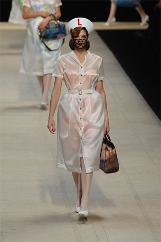 Stephanie Seymour opening Louis Vuitton SS 08.Image @style.com Stephanie Seymour opening Louis Vuitton SS 08.Image at style.com
